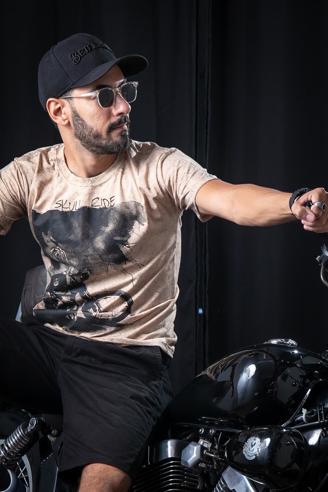 Como escolher a camiseta estonada masculina ideal para seu estilo?