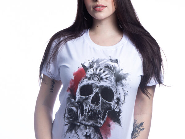Camiseta de caveira feminina: como criar um look cheio de atitude