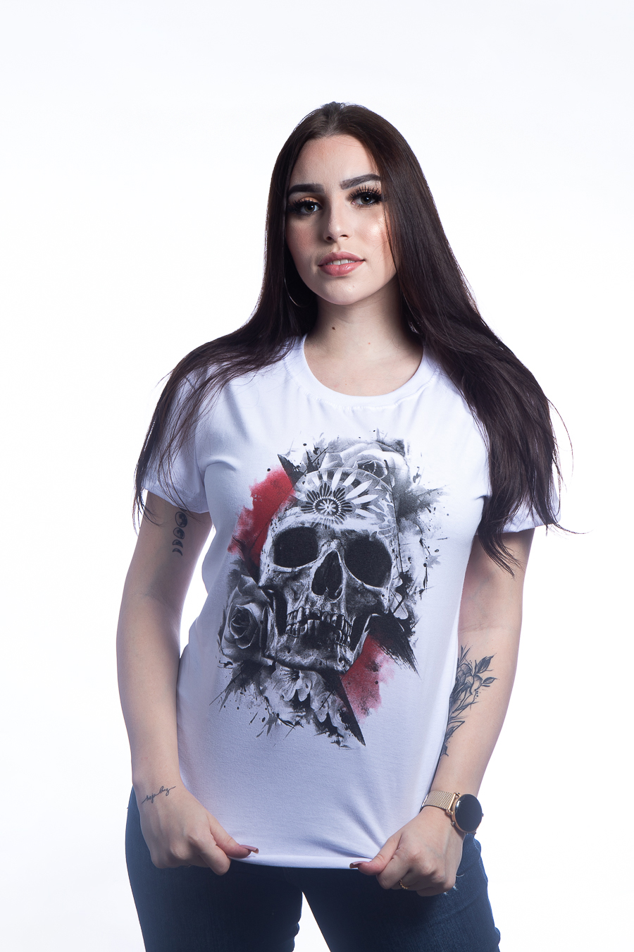 Camiseta de caveira feminina: como criar um look cheio de atitude